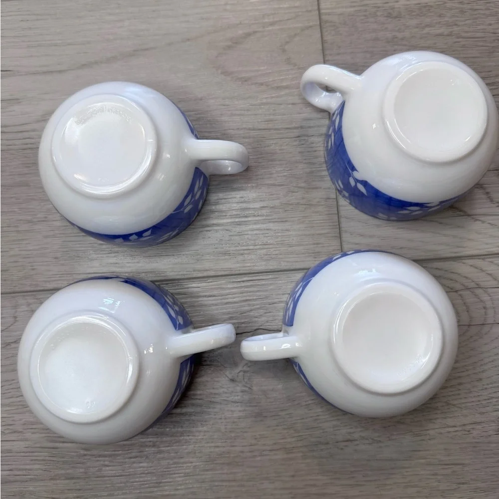 ARCOPAL FRANCE Cups Milk Glass 6oz BLUE WHITE LEAF DESIGN Set of 4 cups Vintage